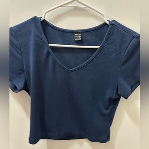 navy blue vneck cropped shirt small